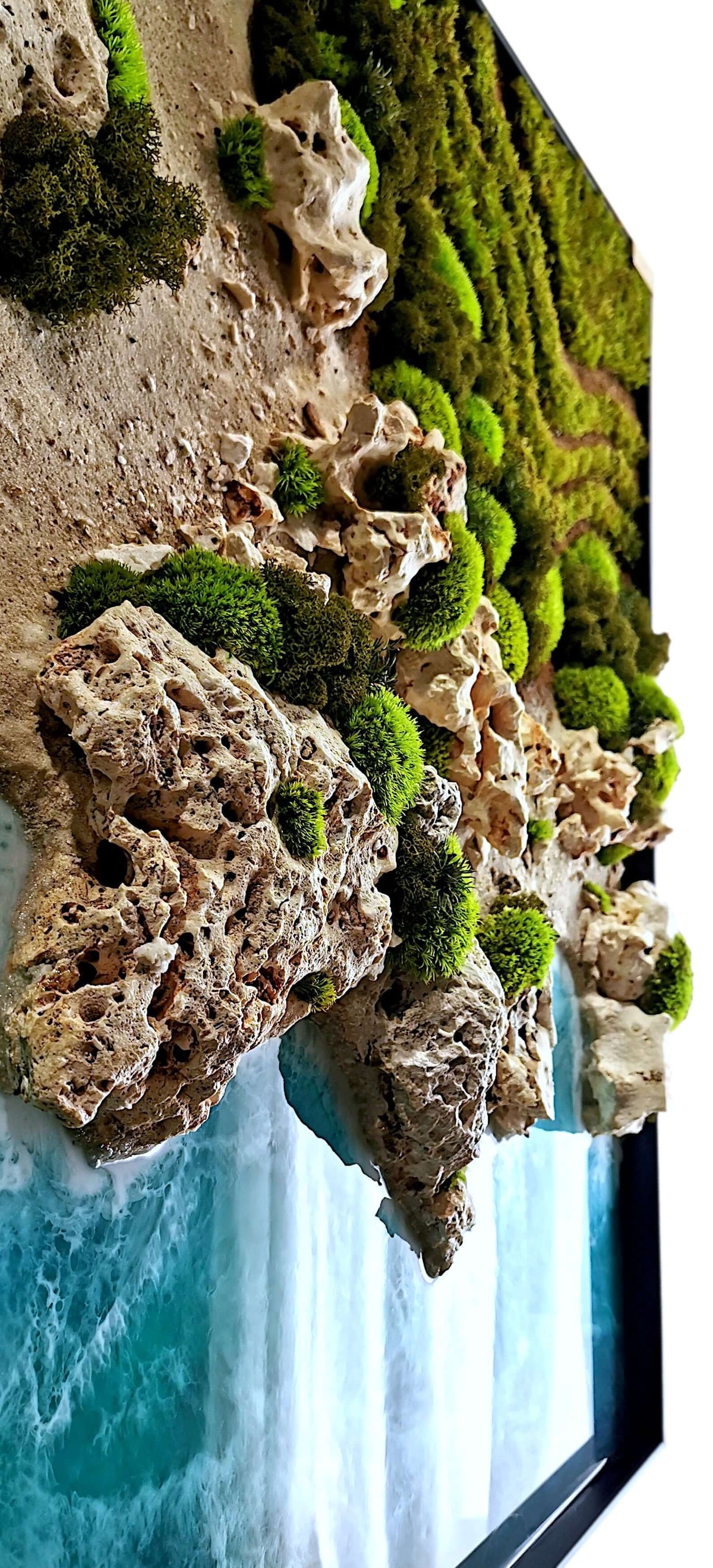 Maritime Kunst "Ocean Coast" Wandkunst mit Naturmaterialien und Epoxidharz, entspannende Küstenlandschaft.