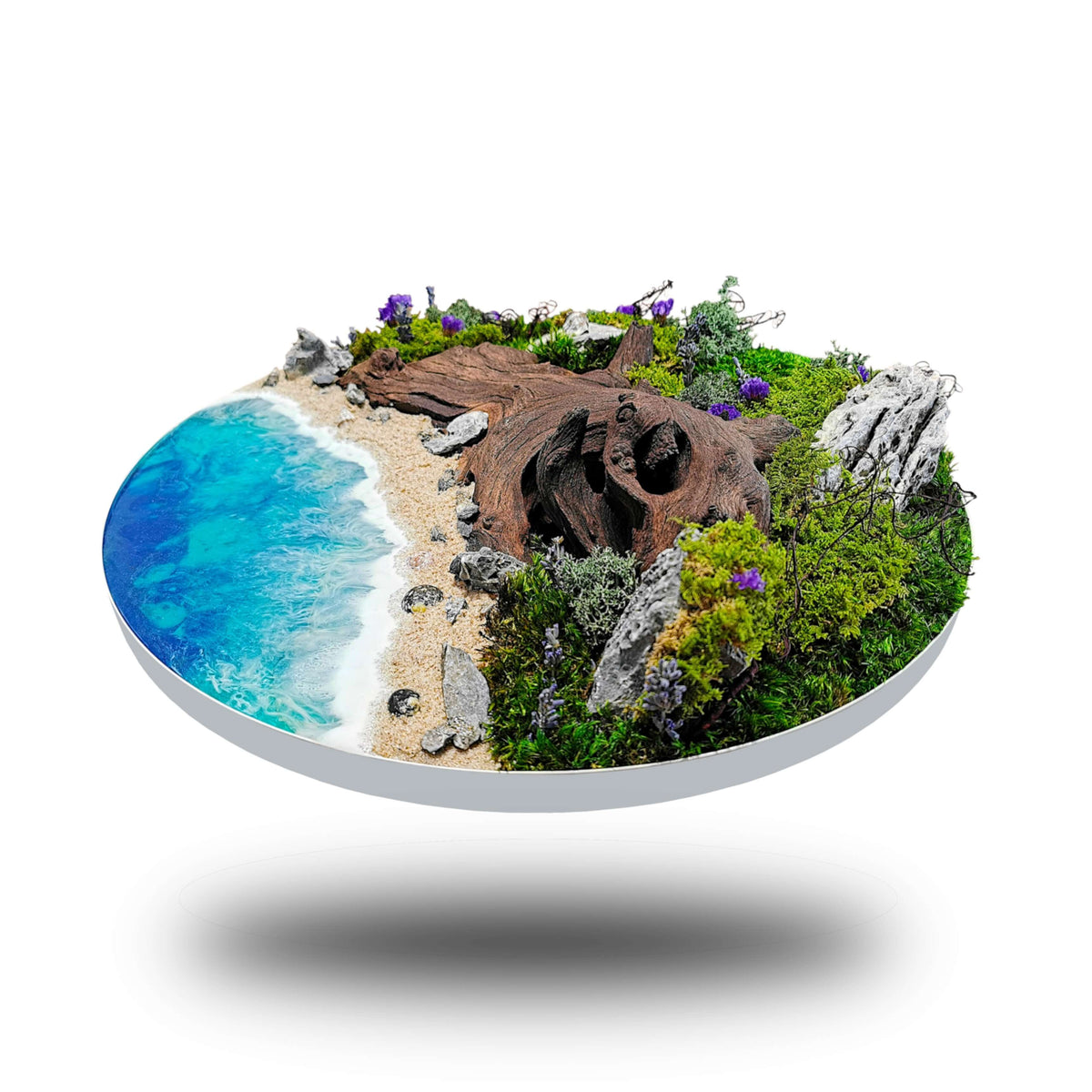Maritime Kunst 'Woodn Coast' Wanddeko mit Moos, Holz und Stranddetails in einzigartiger Diorama-Komposition.