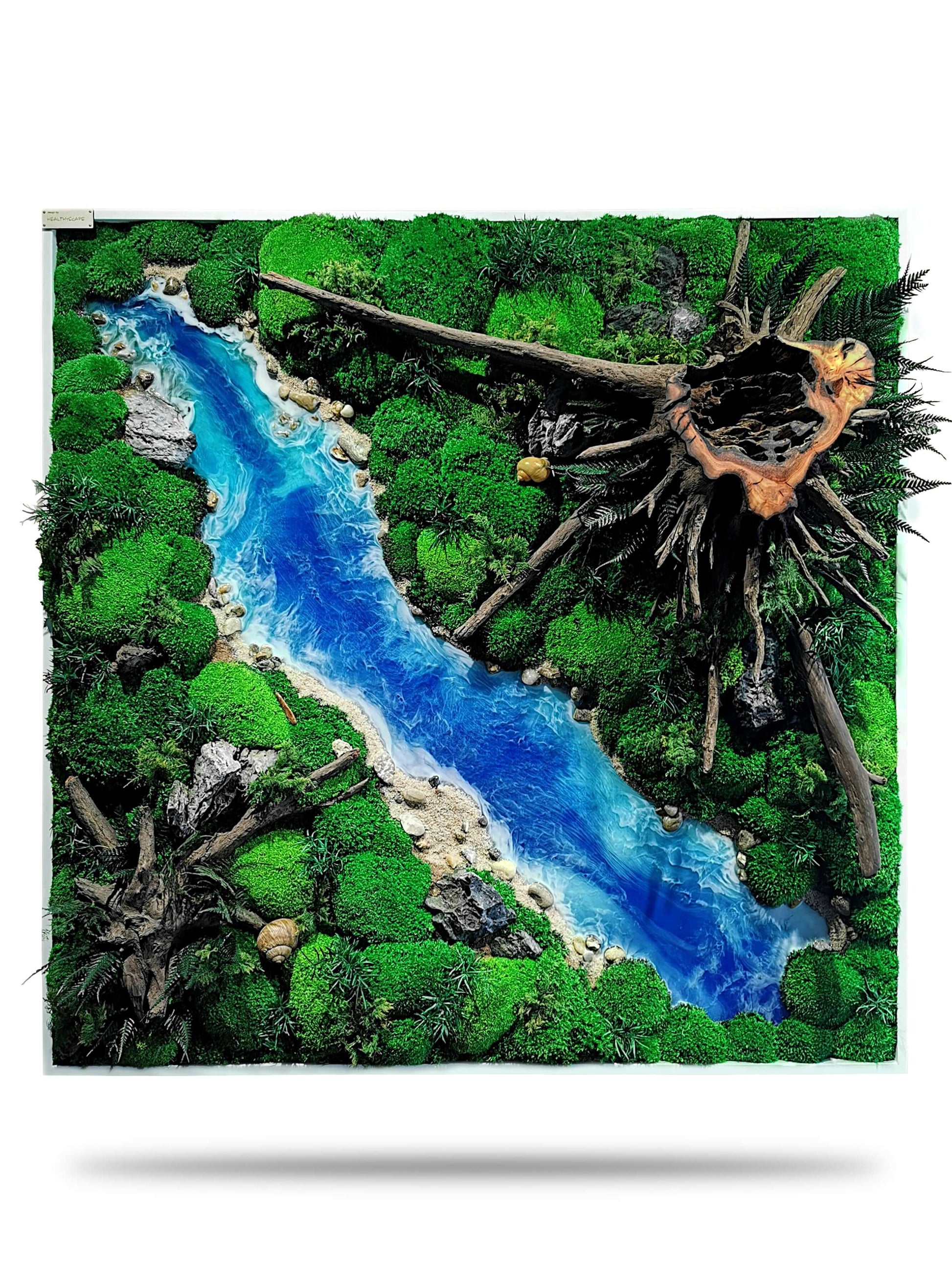 Handgefertigtes Moosbild Waldfluss - Wandbild mit Epoxidharz in detailreicher Miniaturlandschaft.