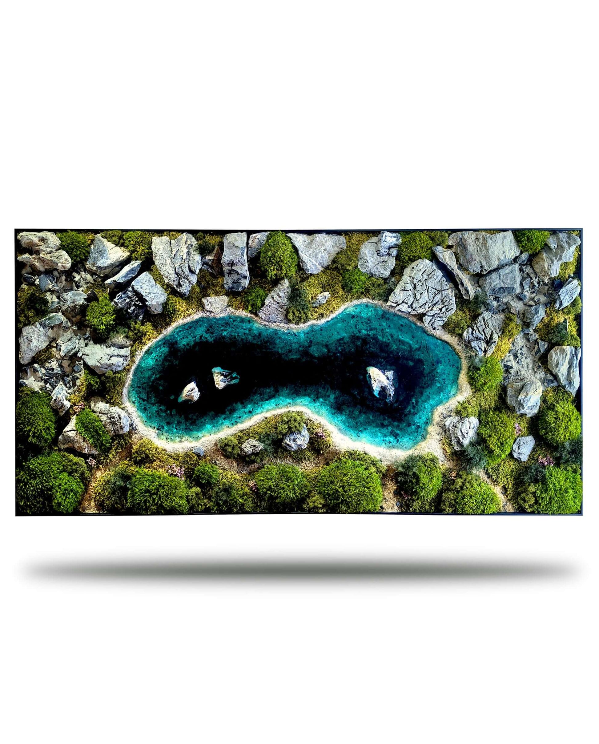 Alpiner Bergsee aus Moos Holz & Epoxidharz - Healthyscape in handgefertigter Kunstform, dargestellt mit Moos und Epoxidharz.