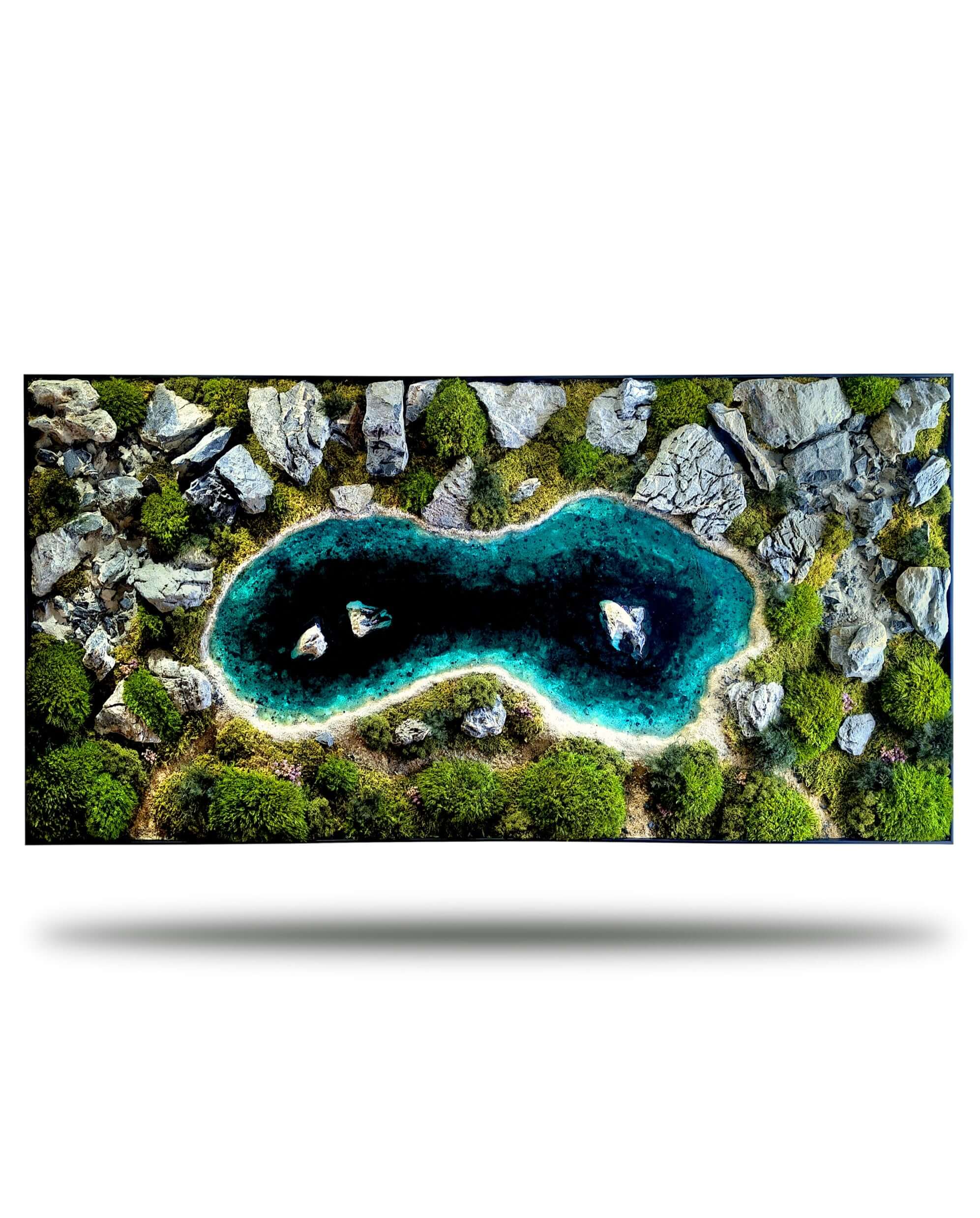 Alpiner Bergsee aus Moos Holz & Epoxidharz - Healthyscape in handgefertigter Kunstform, dargestellt mit Moos und Epoxidharz.