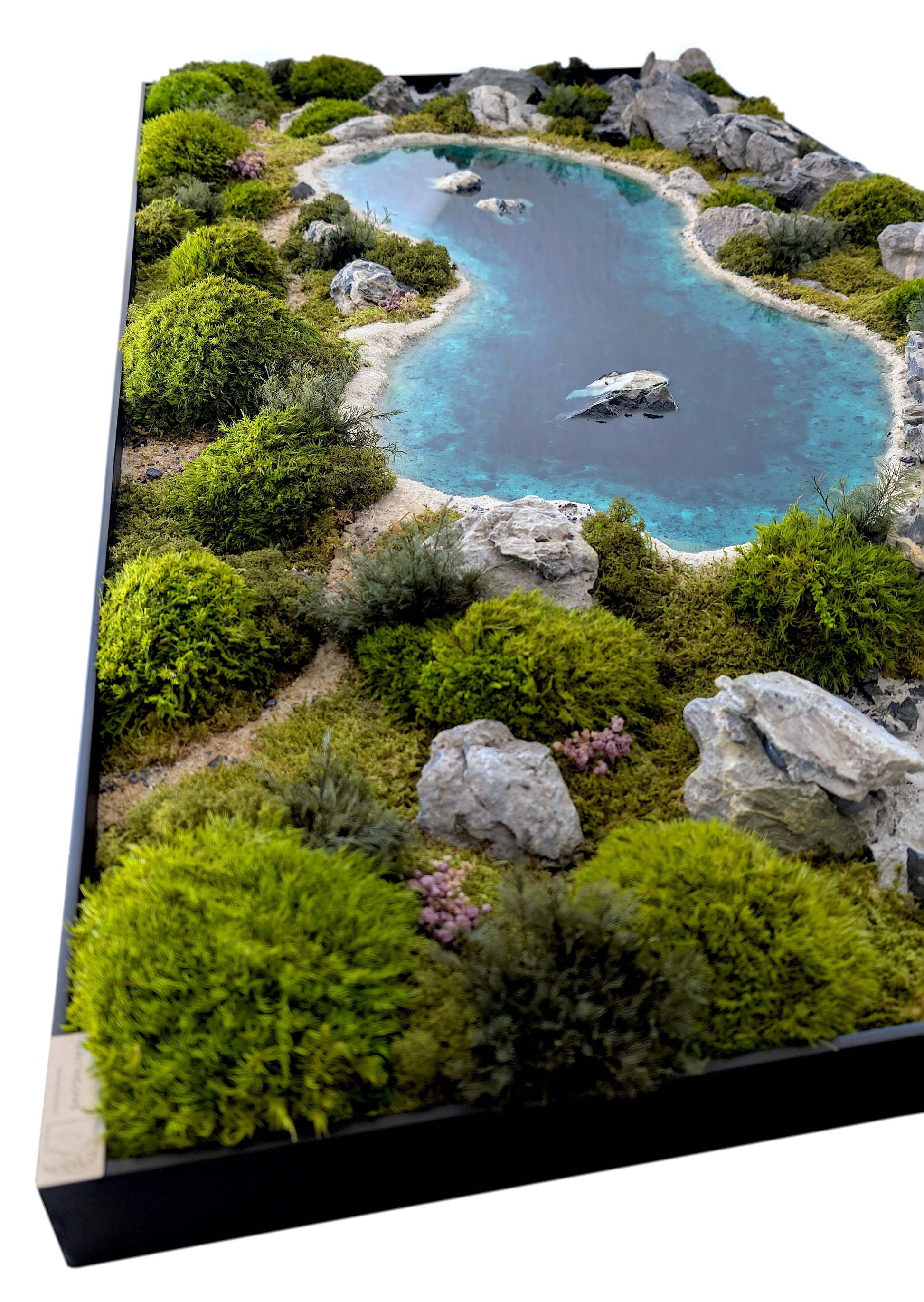 Alpiner Bergsee aus Moos Holz & Epoxidharz - Healthyscape, handgefertigtes Kunstwerk mit Moos und Epoxidharz.