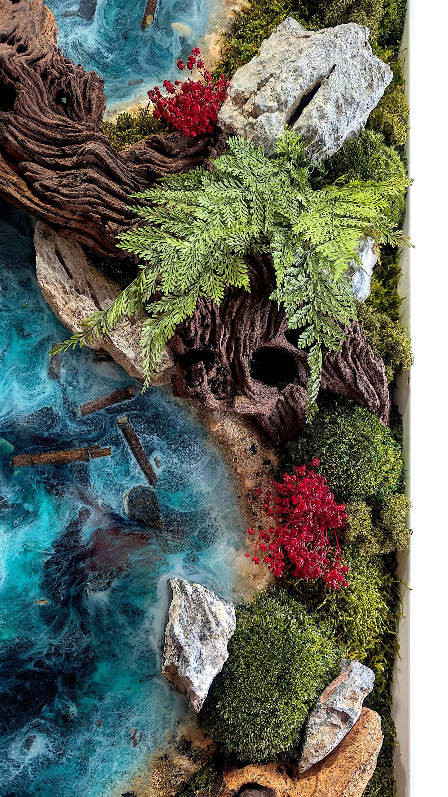 Moosbild Panorama mit Epoxidharz-Pflanzenbild Naturkunst XXL featuring stabilized moss, roots, stones, and flowing epoxy resin.