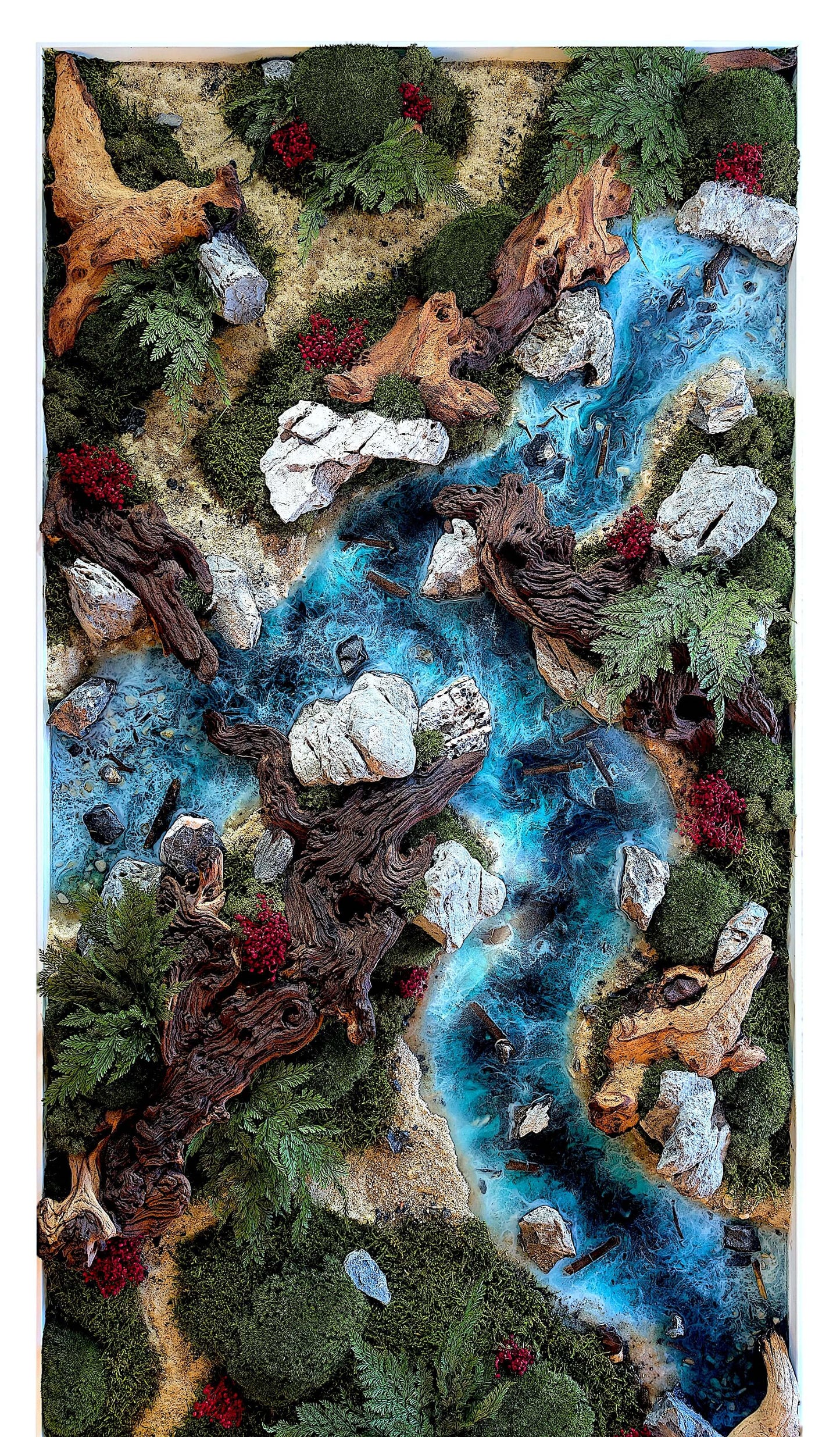 Moosbild Panorama mit Epoxidharz-Pflanzenbild Naturkunst XXL, Waldfluss-Darstellung mit Moosen und Steinen.