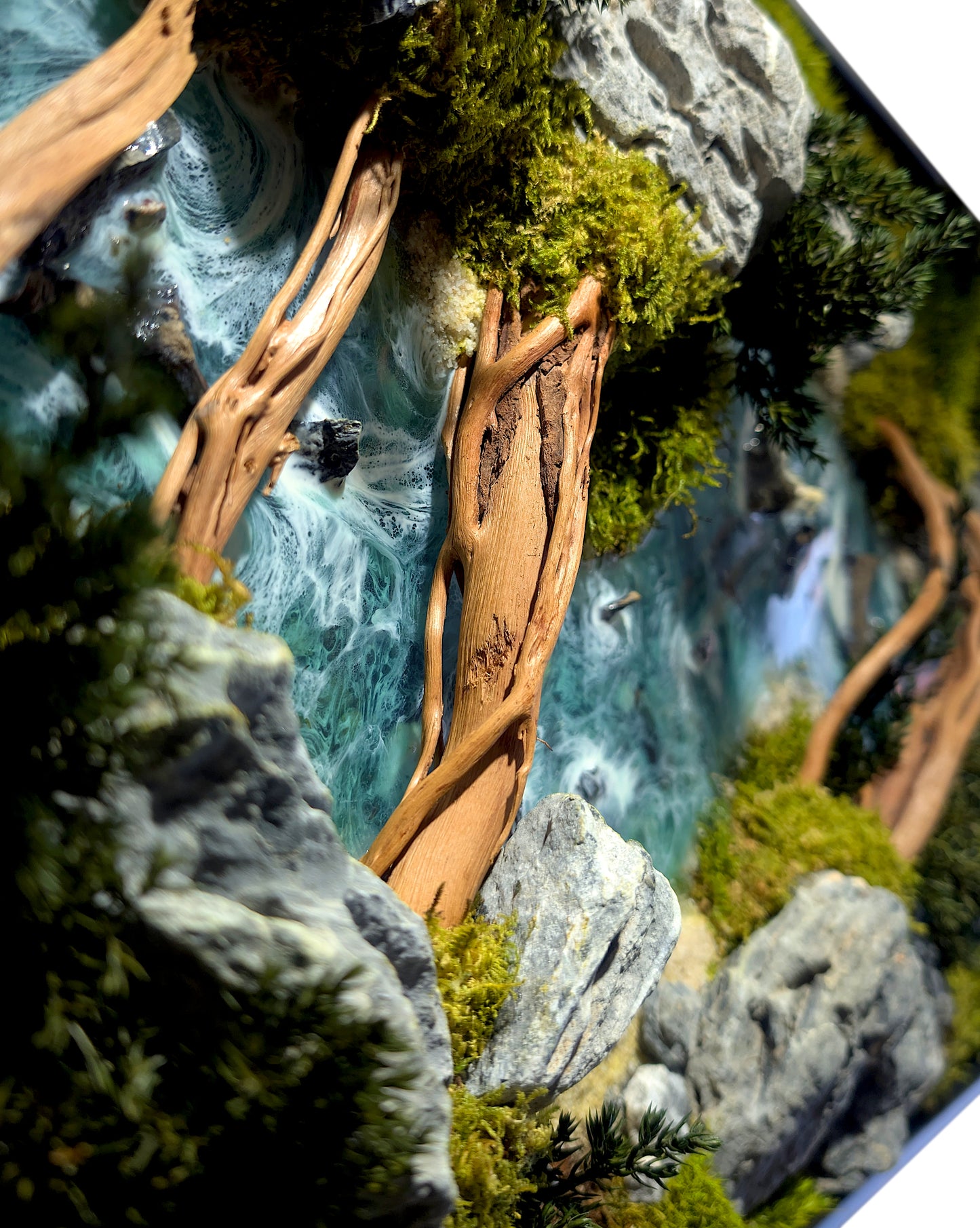 Moosbild Panorama "Wild River" – Wandkunst aus Epoxidharz