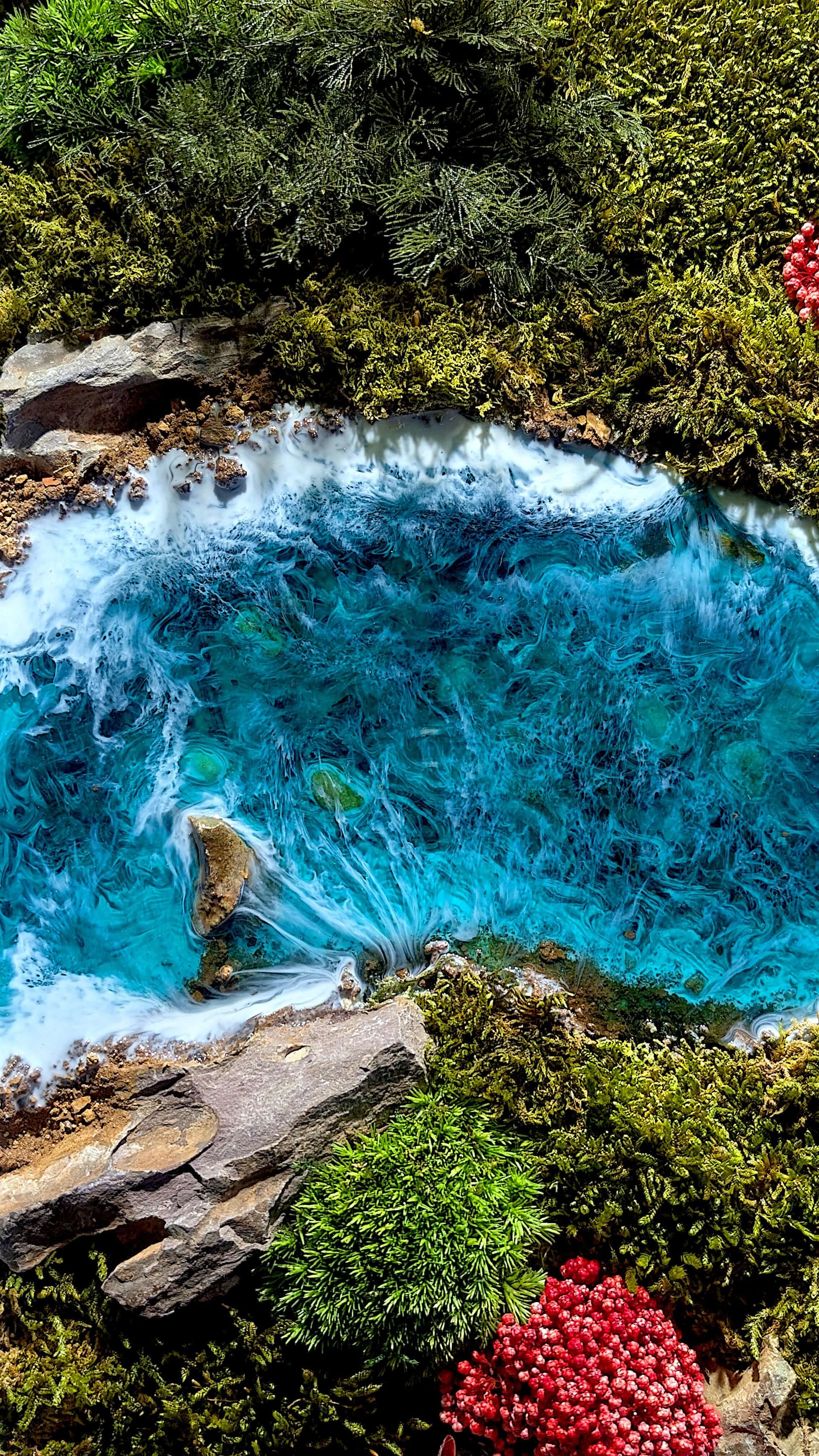 Moosbild 3er Set mit Epoxidharz-Fluss & natürliche Korkrinde, Detaillierte Ansicht eines Epoxidharz-Flusses.