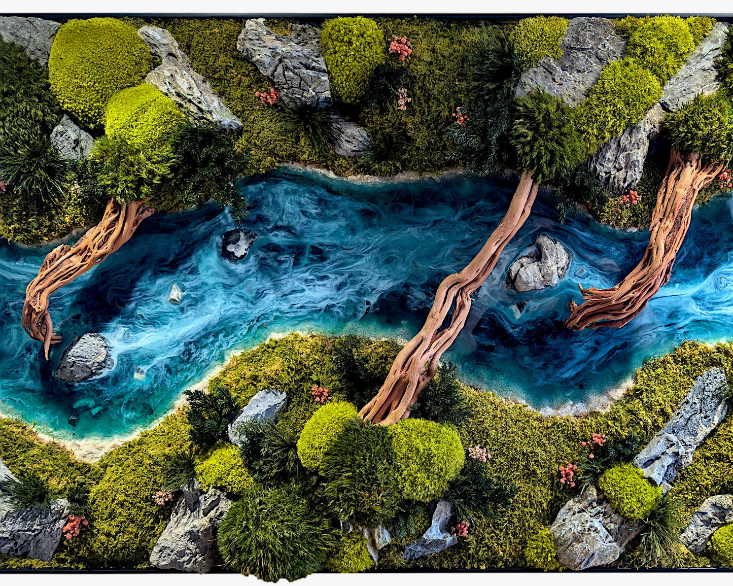 Moosbild Panorama "Wild River" – Wandkunst aus Epoxidharz