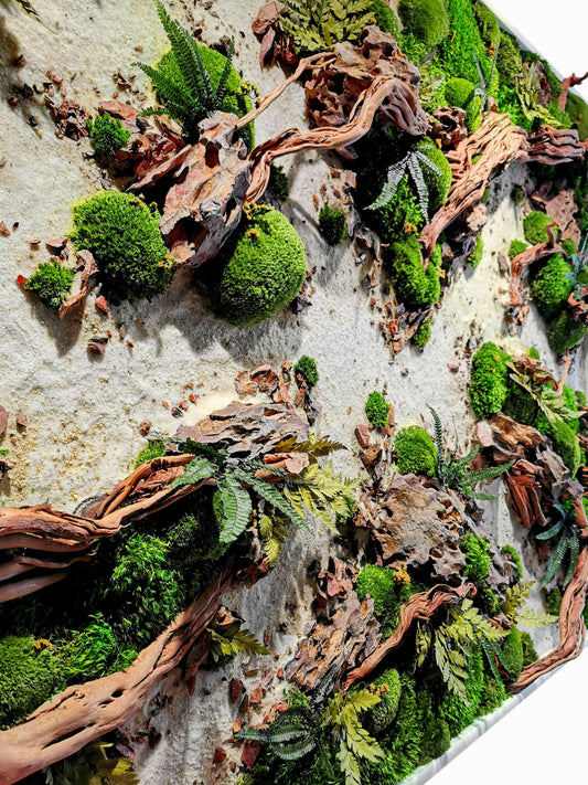 Holzbild "Dried Riverbed" mit echtem Moos, Holz und Steinen für natürliche Wandgestaltung.